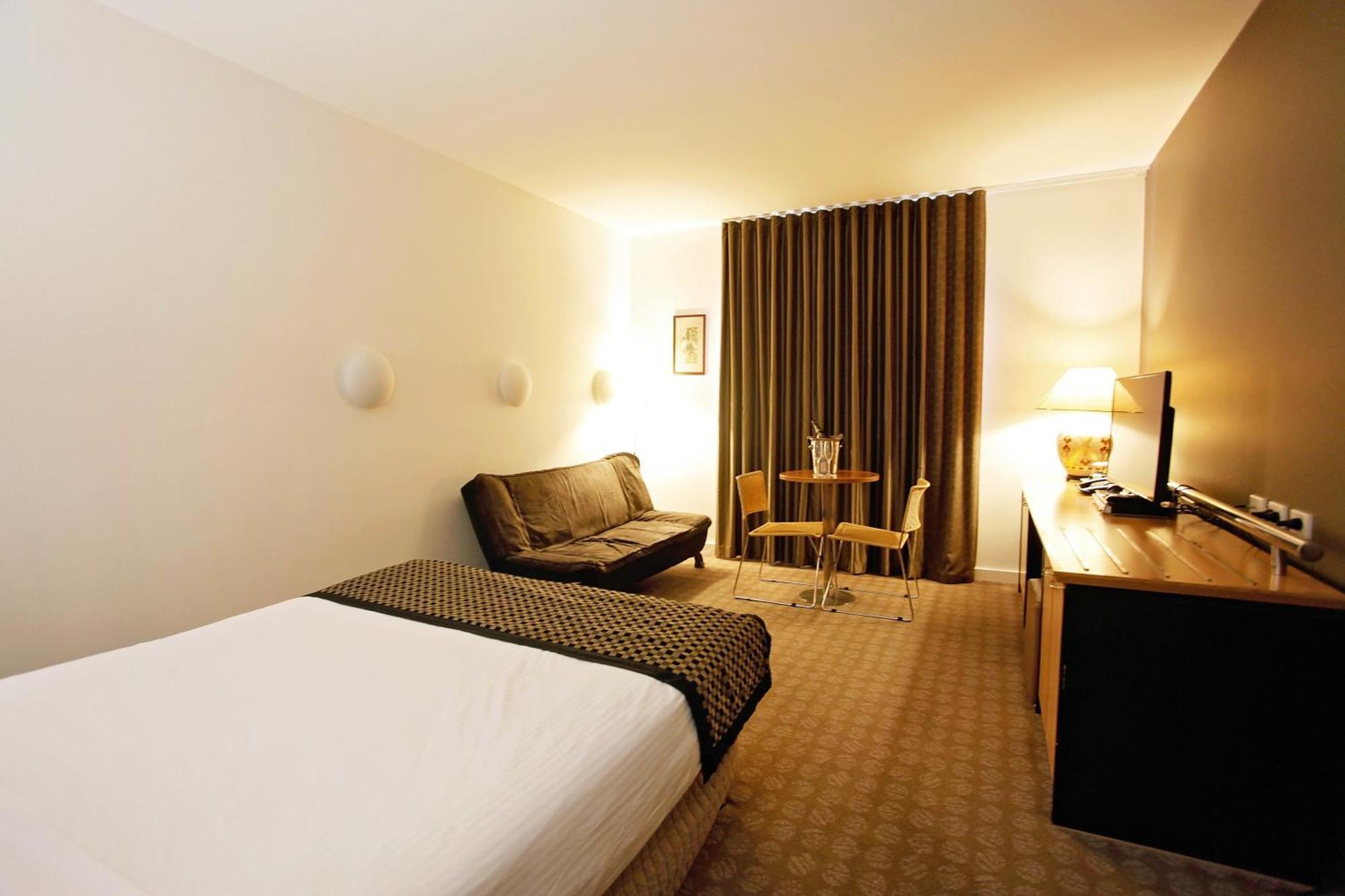 Golden Pebble Hotel Wantirna Zimmer foto