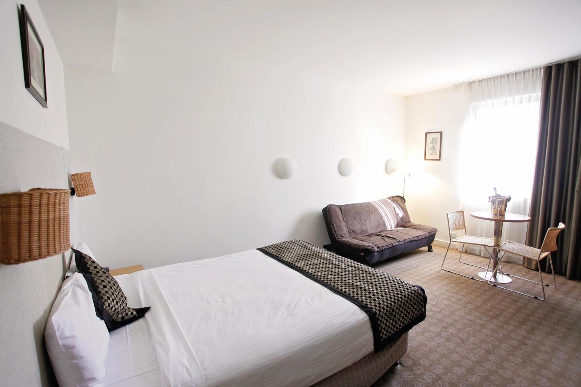 Golden Pebble Hotel Wantirna Zimmer foto